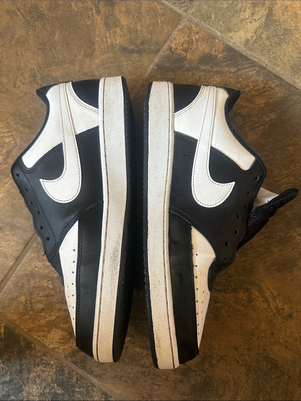 Nike Men’s Black and White Low-Top Sneakers with Swoosh